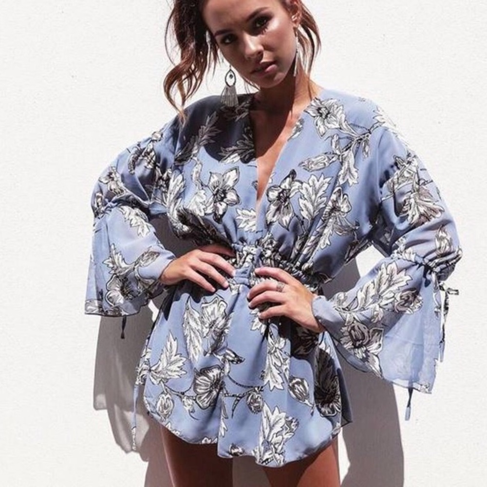 Floral Deep V Romper - Picture 2 of 5